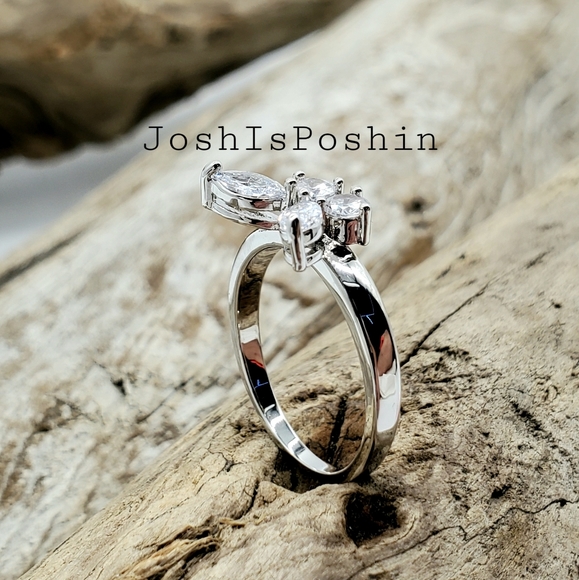 Silver butterfly white sapphire ring size 7 - Picture 5 of 6